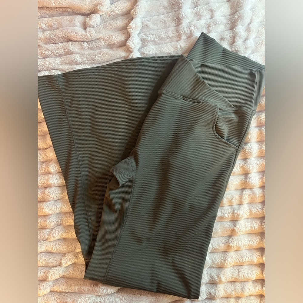 ❣️Cute & Comfy Stretchy Flare Pants | XL | EUC | Effortless Summer Wear ☀️ - Picture 7 of 7